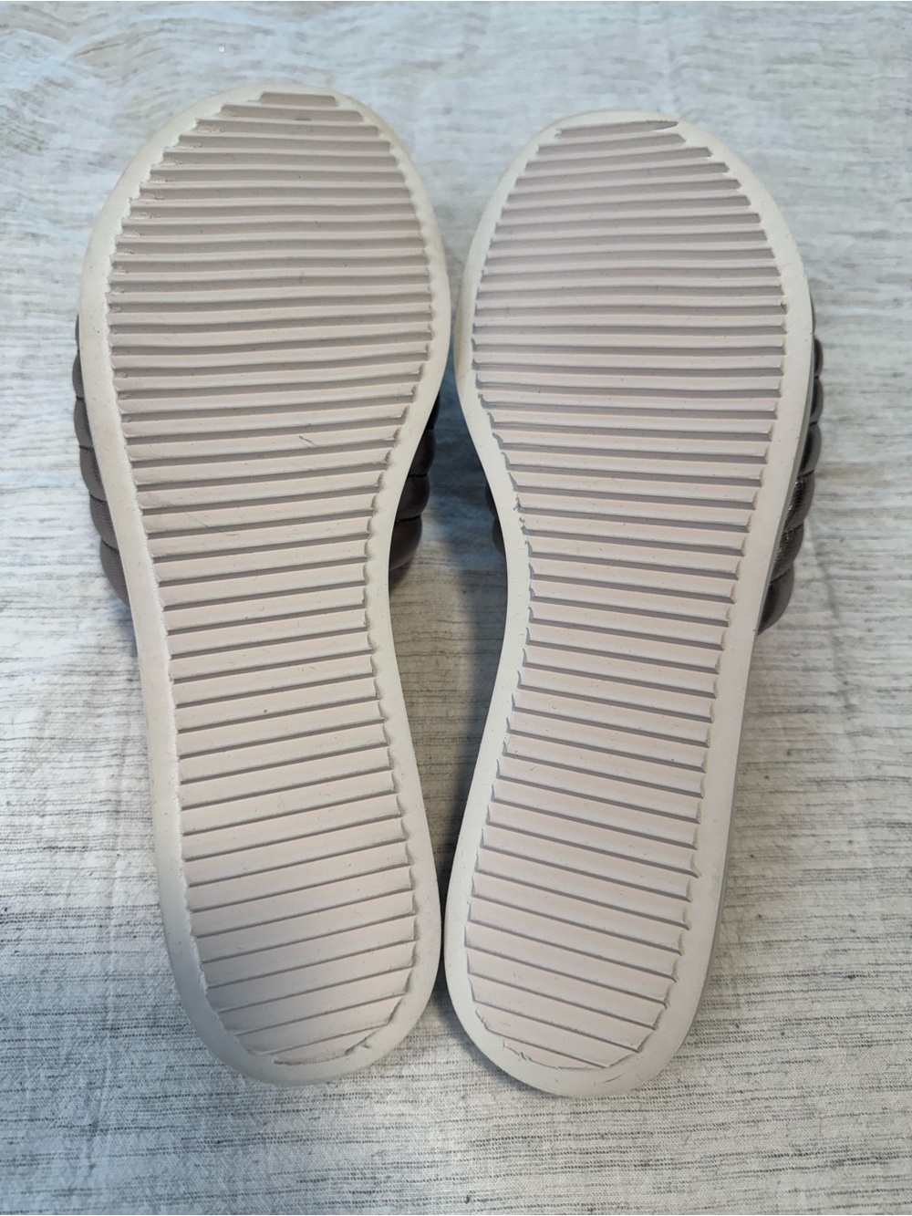 Vaneli Silver Metallic Ribbed Slip-On Slides - Picture 7 of 8